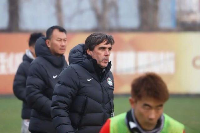 完美服务-河南俱乐部一线队完成体检，冬训备战正式展开