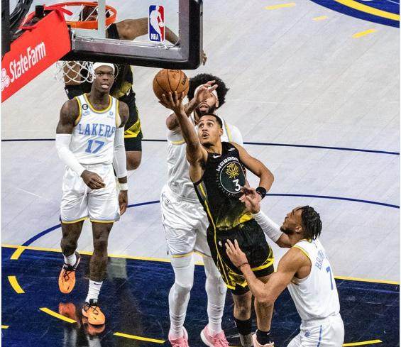 完美服务-【现场】勇士主场不敌湖人 胜率仍在五成上下挣扎