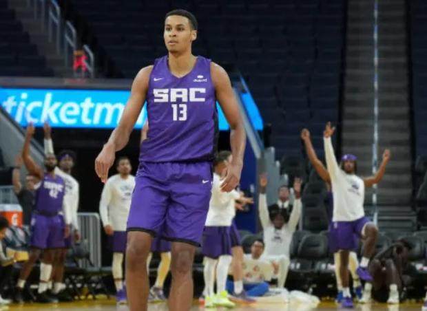 完美竞技-《体育画报》：杜欧会留队 尼克斯将全力交易米切尔